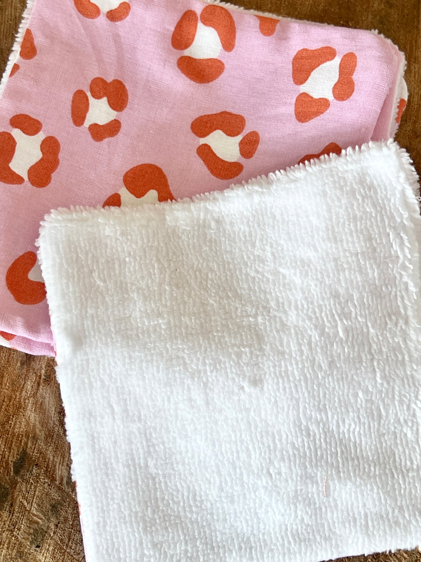 Lingettes lavables XL en coton de bambou bio – Motif léopard rose