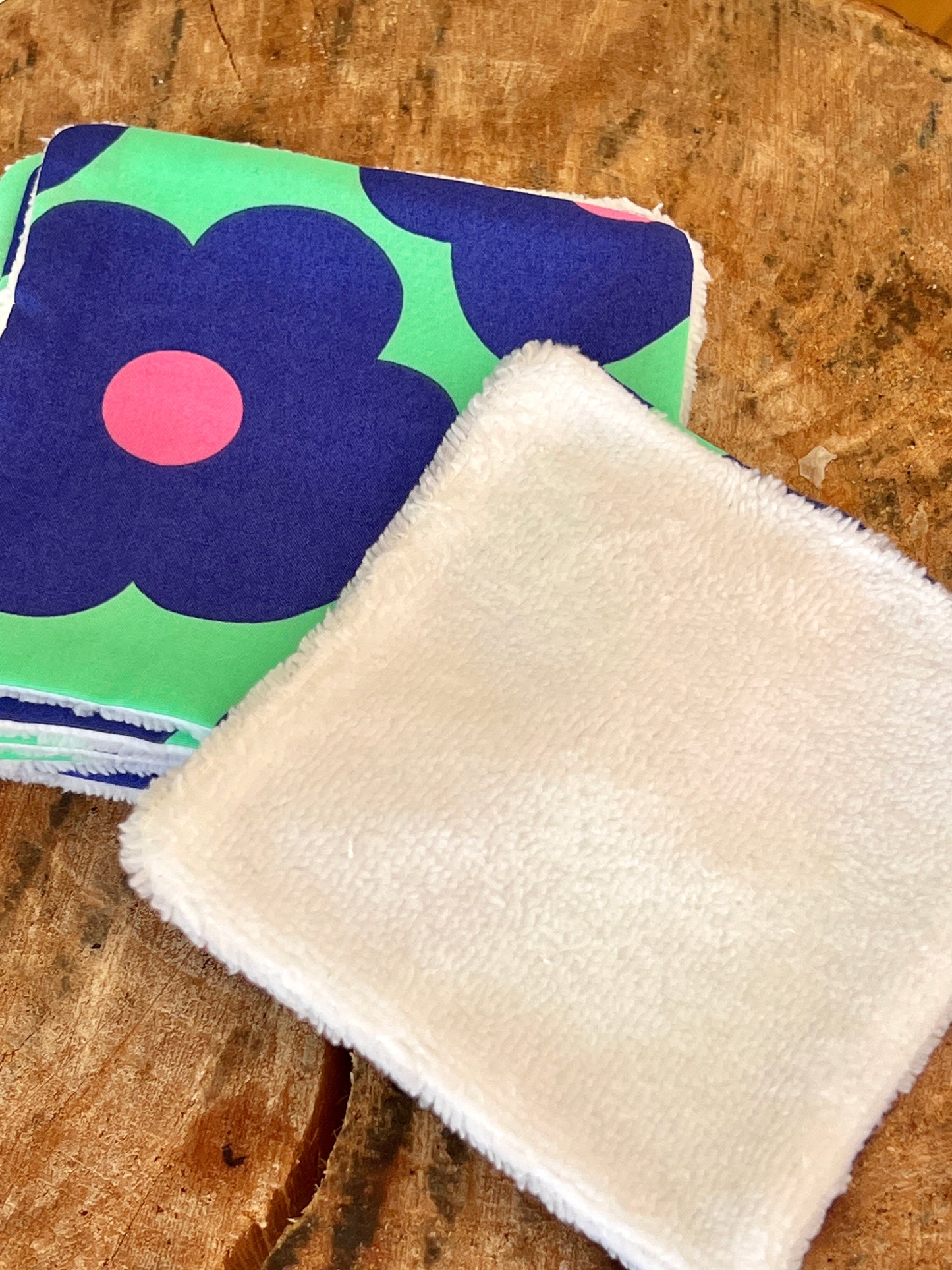 Lingettes lavables en coton de bambou bio – Fleurs bleues et vert tendre