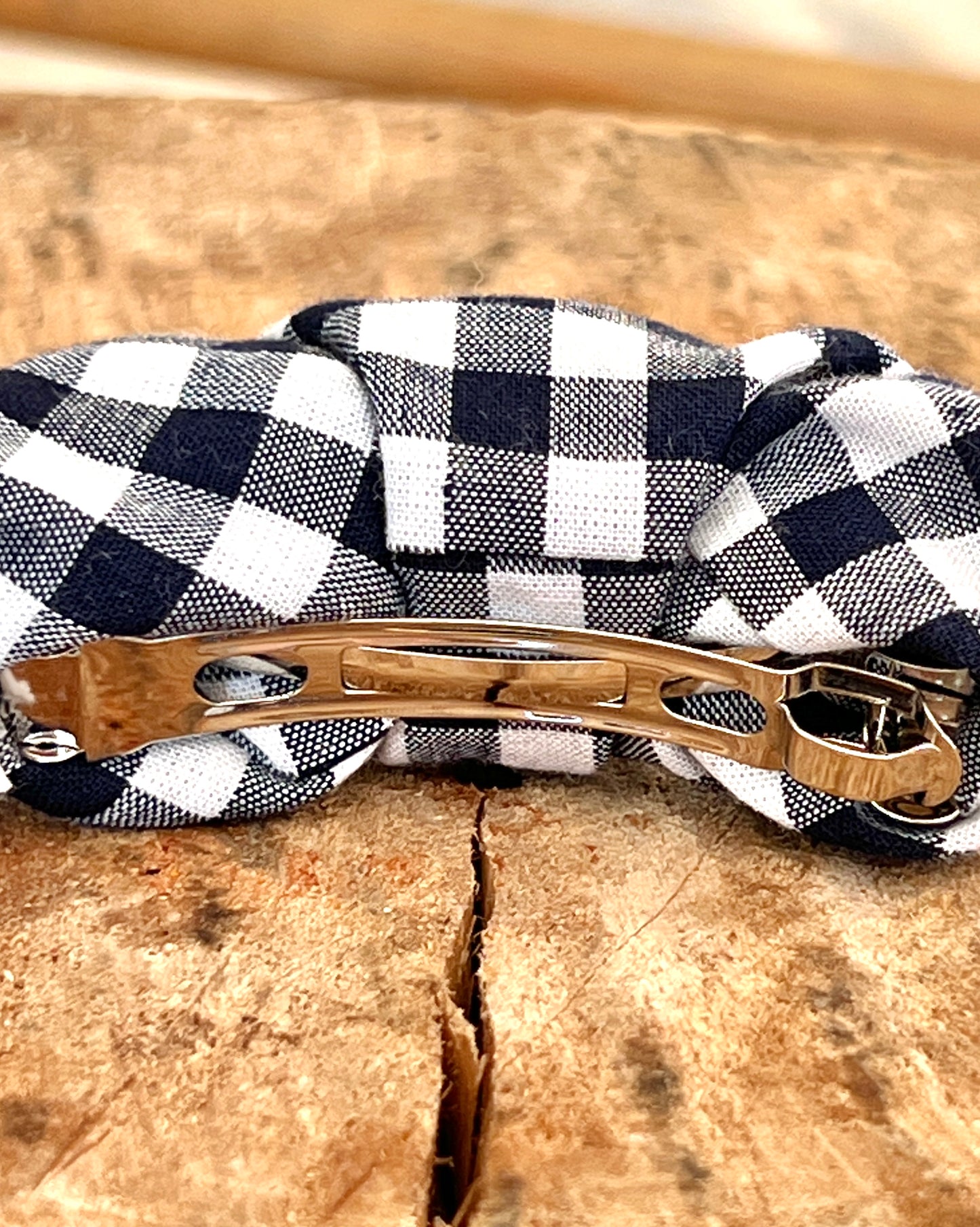 Barrette à clip en tissu Vichy bleu marine – Accessoire cheveux artisanal