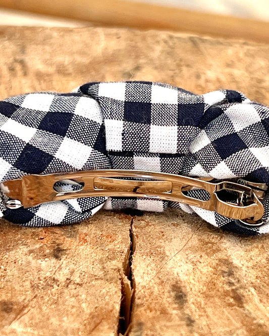 Barrette à clip en tissu Vichy bleu marine – Accessoire cheveux artisanal