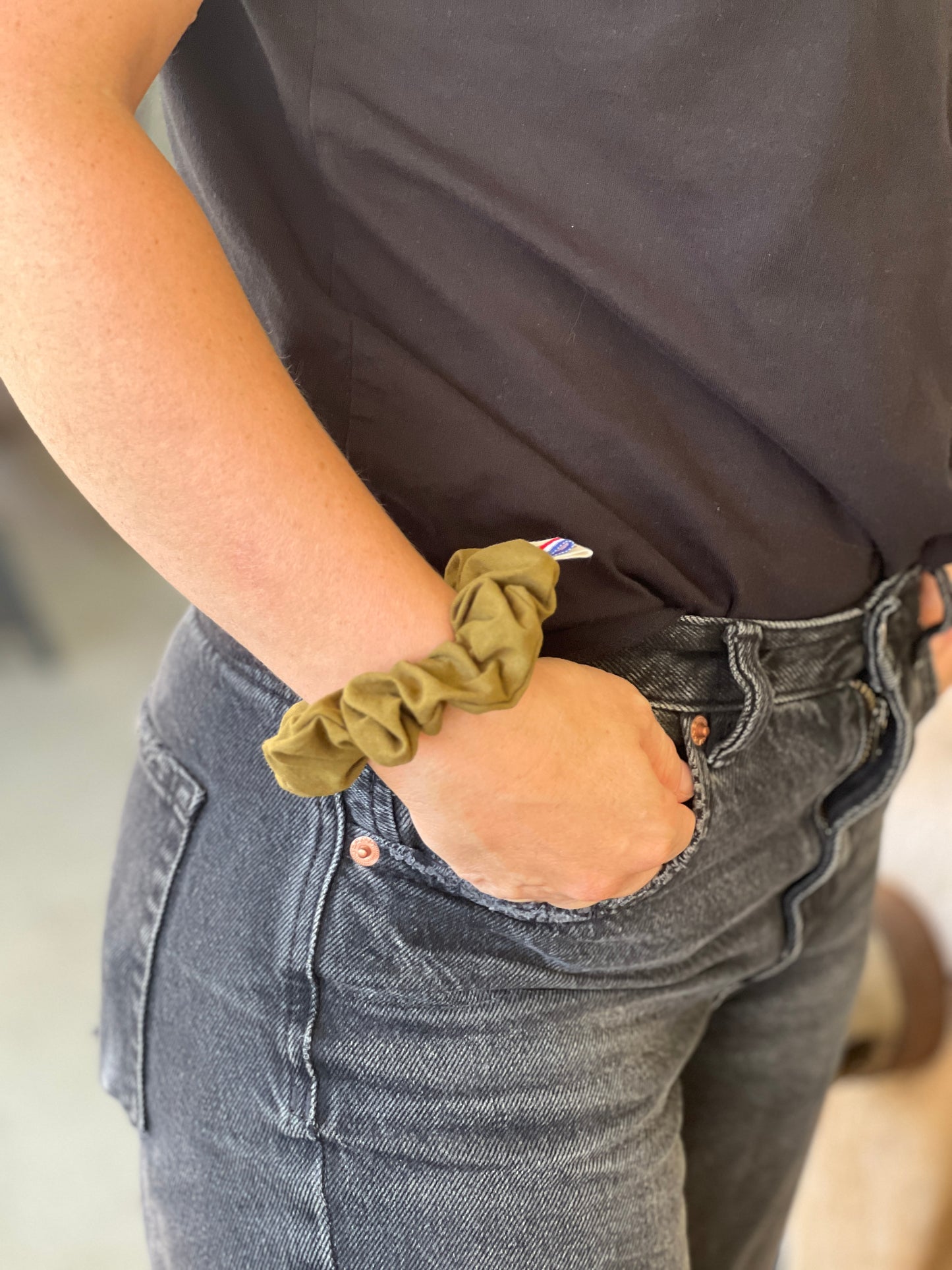 Chouchou Uni pour Cheveux – Accessoire Coloré, Confortable et Tendance