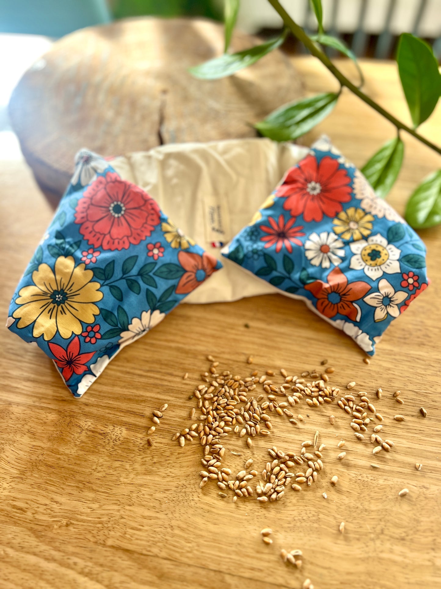 Grande bouillotte rectangulaire – Bleu & Grosses Fleurs Terracotta, artisanale et réconfortante