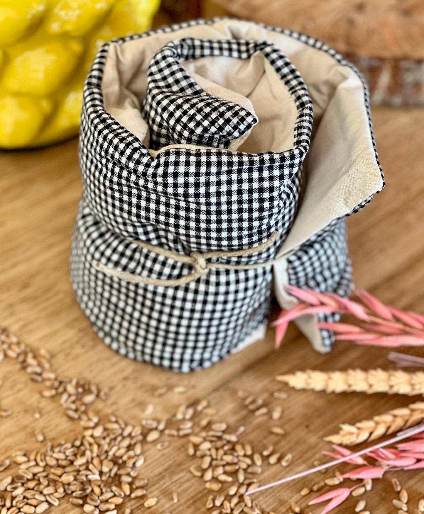 Grande bouillotte rectangulaire déhoussable – Chauffante artisanale en graines de blé, coton vichy noir et blanc