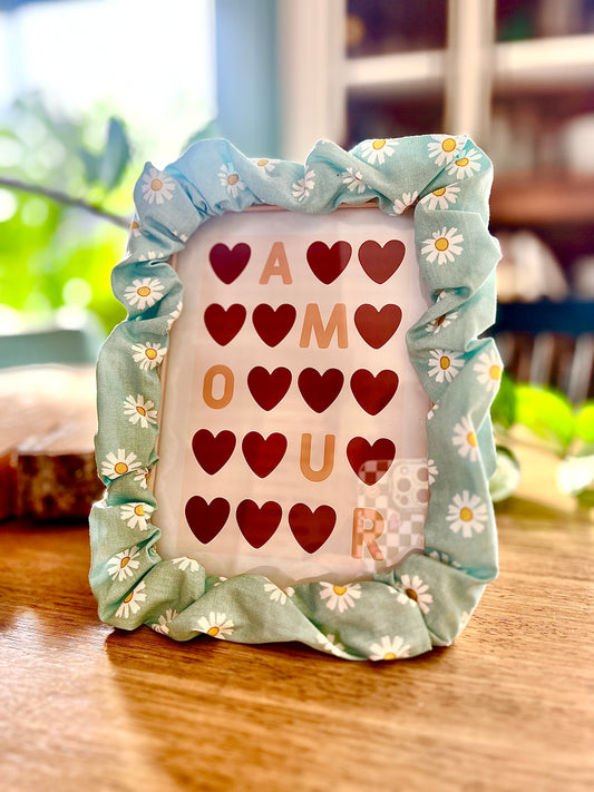 Cadre photo à froufrou – Bleu & Marguerites Blanches, artisanal et élégant 💙🌼