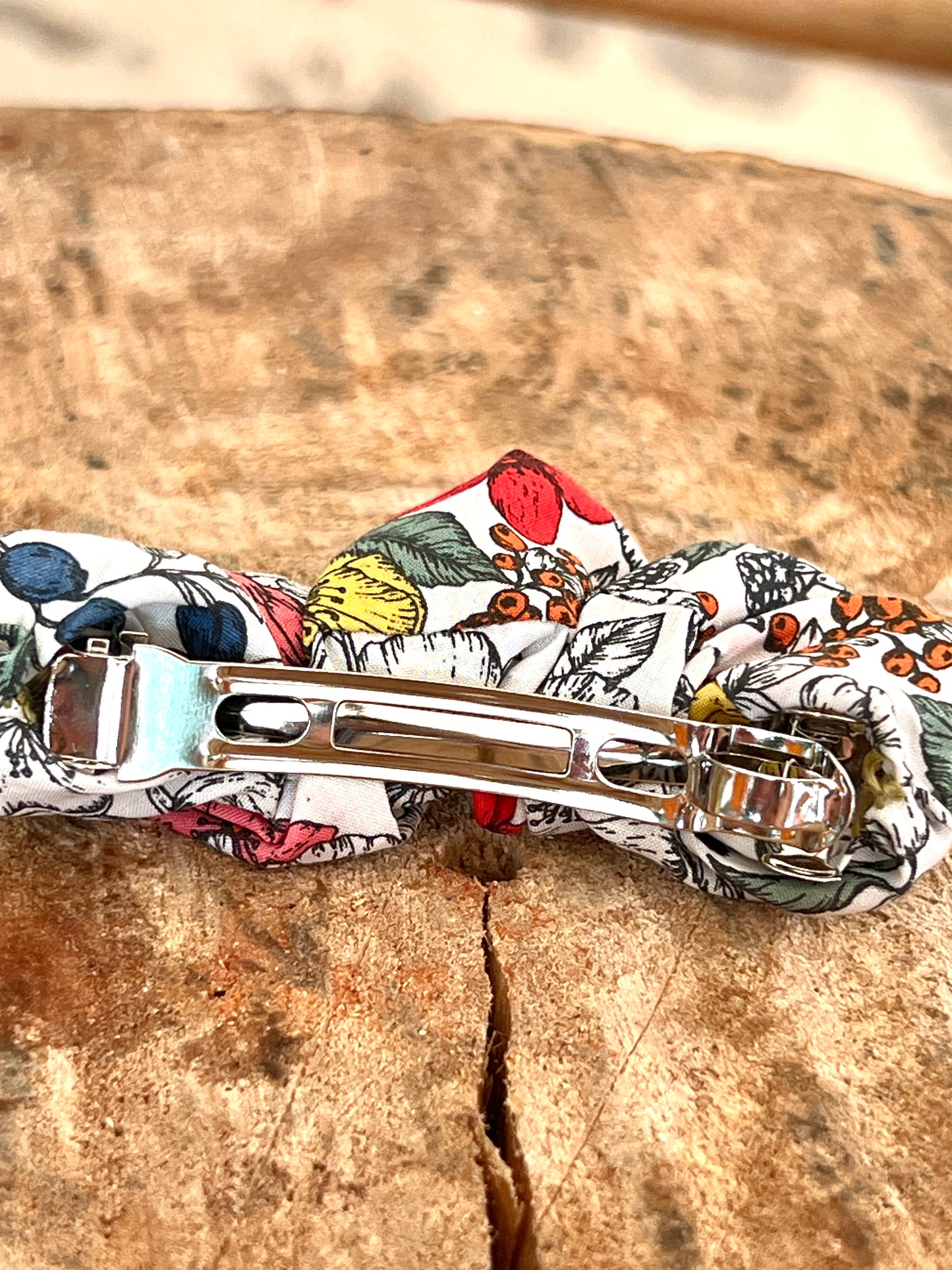 🌸 Barrette à Clip Fleurie – Douceur & Style Printanier