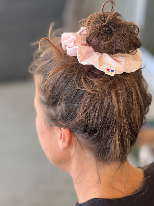 Chouchou Uni pour Cheveux – Accessoire Coloré, Confortable et Tendance