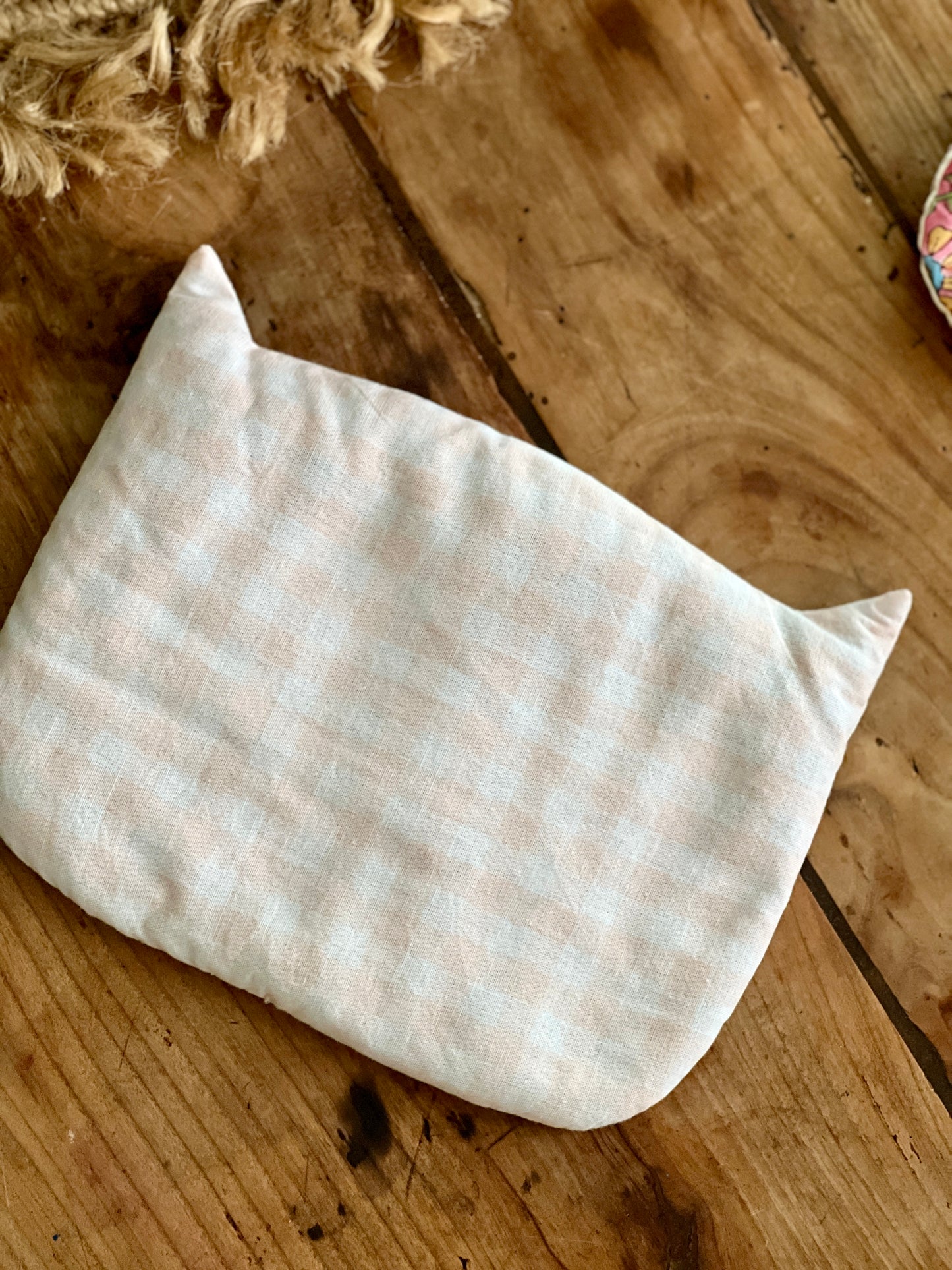 Bouillotte sèche vichy rose poudré – 100 % coton, remplie de graines, réconfortante et artisanale