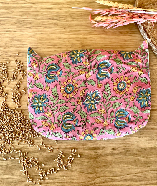 Bouillotte artisanale qui réchauffe et soulage douleurs, migraines et coliques