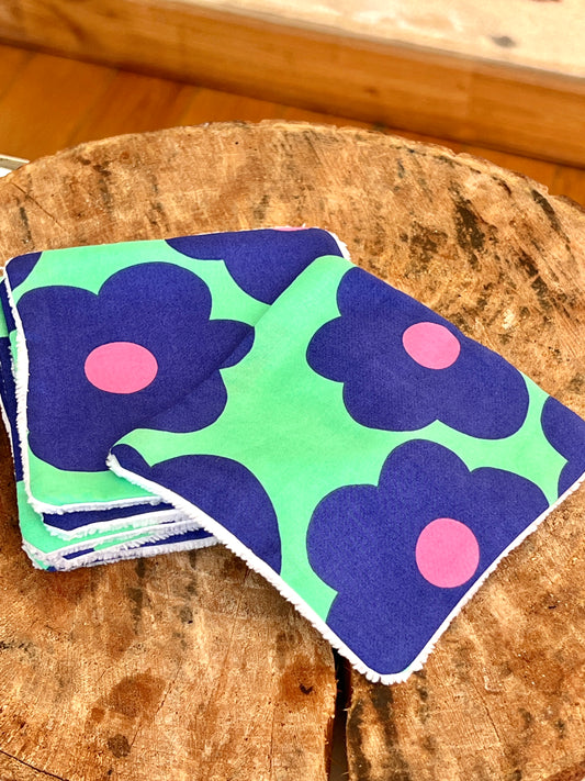 Lingettes lavables en coton de bambou bio – Fleurs bleues et vert tendre