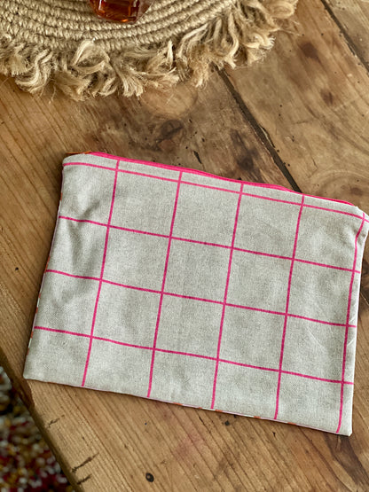 Grande Pochette Louisette – Coloris rose, léopard et carreaux, pratique et lavable en machine