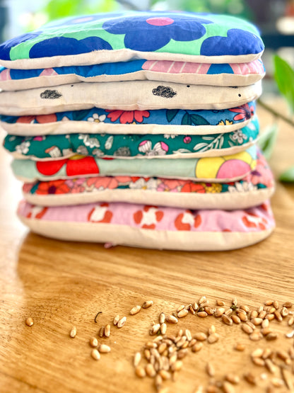 Bouillotte sèche Bleu Fleurs Orange & Rose – Artisanale, lumineuse & réconfortante