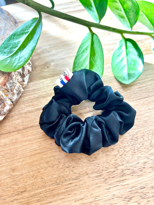 Chouchou en soie noir – Accessoire cheveux élégant, doux et artisanal 🖤