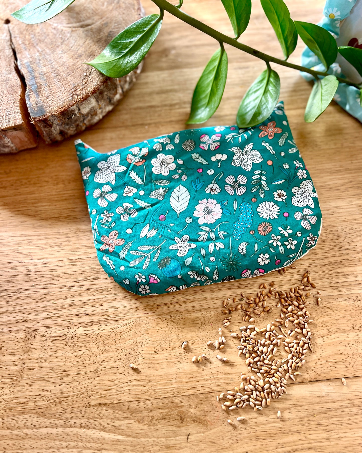 Bouillotte sèche Fleurie Vert – Artisanale, douce & réconfortante