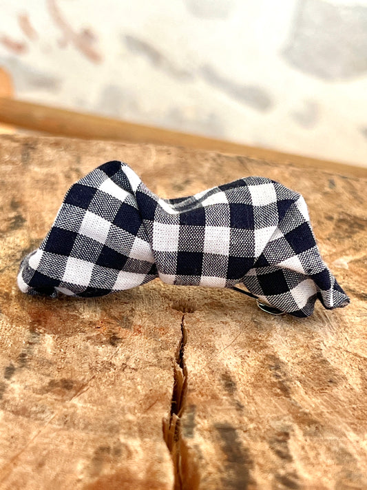 Barrette à clip en tissu Vichy bleu marine – Accessoire cheveux artisanal